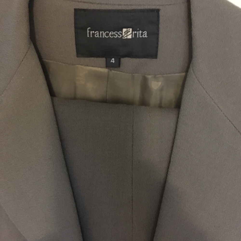PETITE Suit, fitted 100% fine wool , olive geen